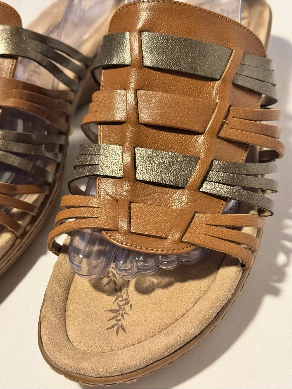 Easy Spirit Women’s 10 Sandal Brown & Gold Slip On Hurrache Style Strappy Shoe